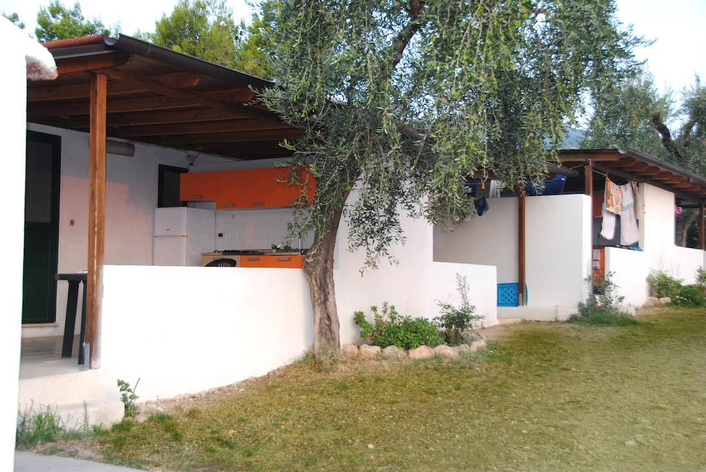 Leonardo Casa Vacanze Villa Матината Стая снимка